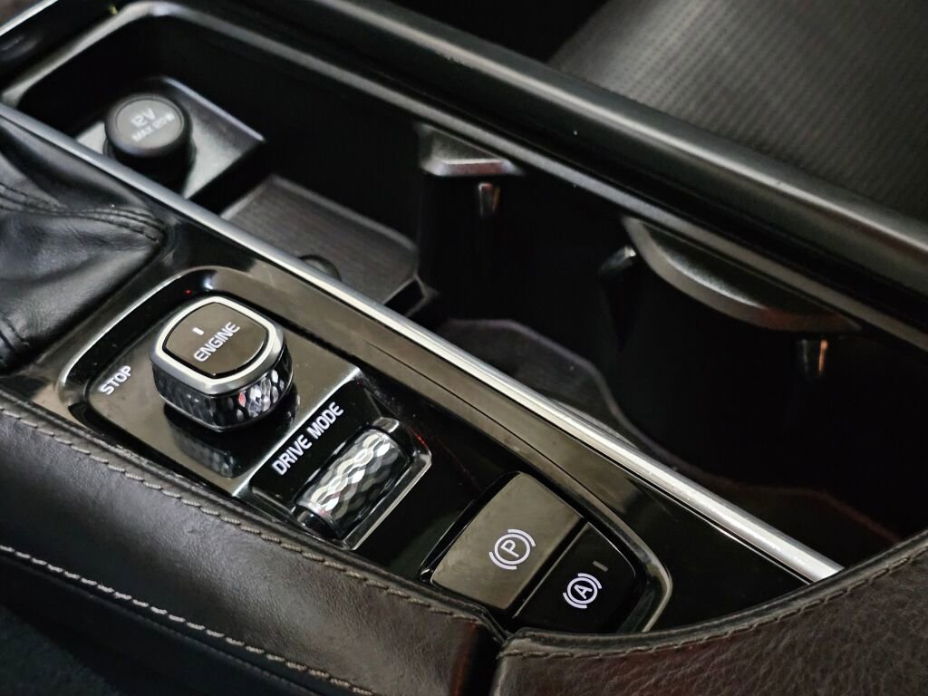 Used 2017 Volvo V90 T6 Cross Country image 35