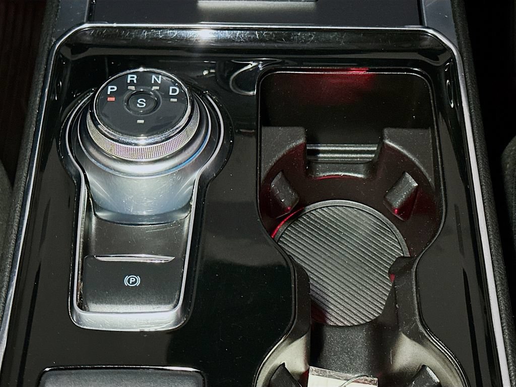 Used 2020 Ford Edge Titanium w/ Equipment Group 301A AWD/4WD image 16