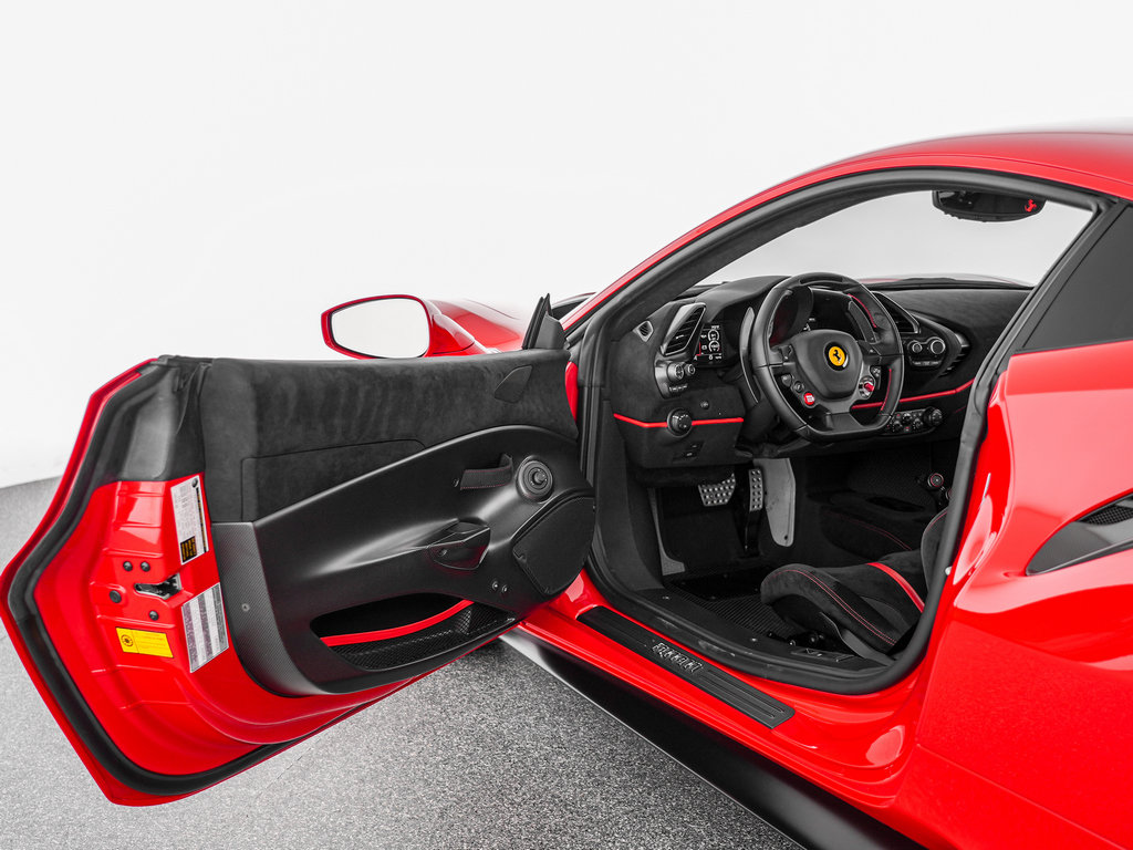 Used 2019 Ferrari 488 Pista Coupe RWD image 12