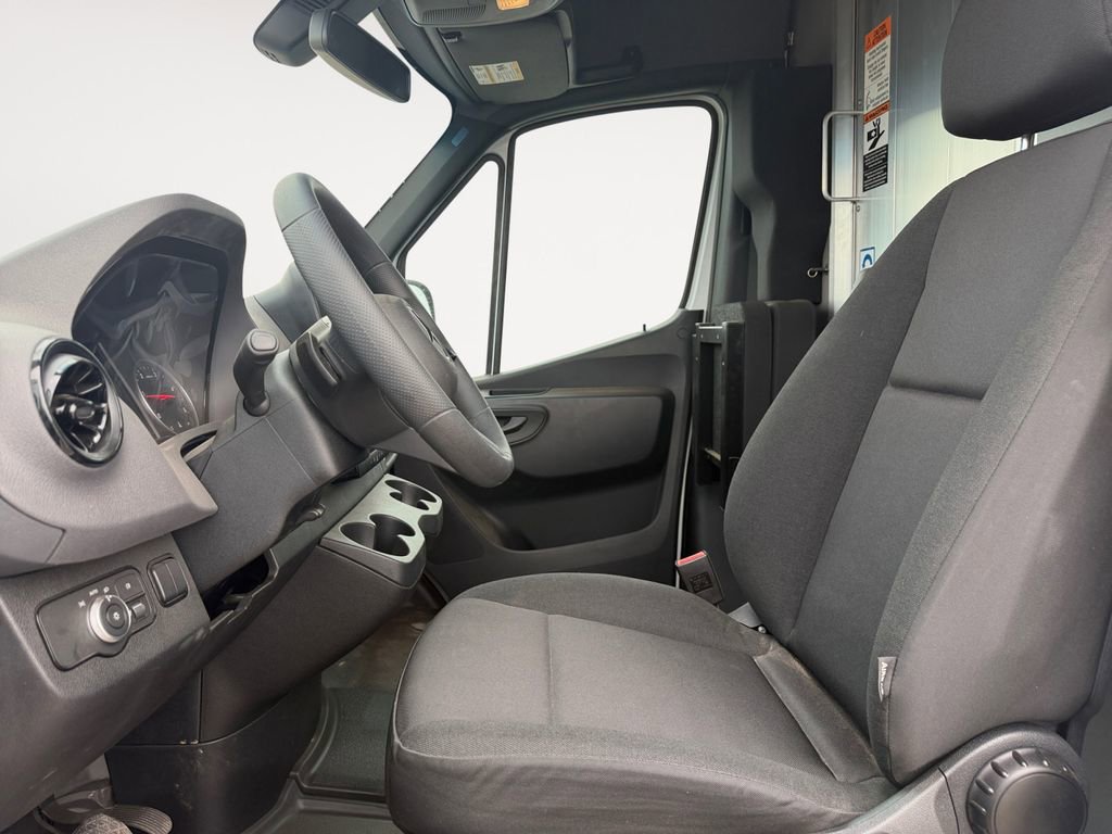 Used 2025 Mercedes-Benz Sprinter 2500 image 14
