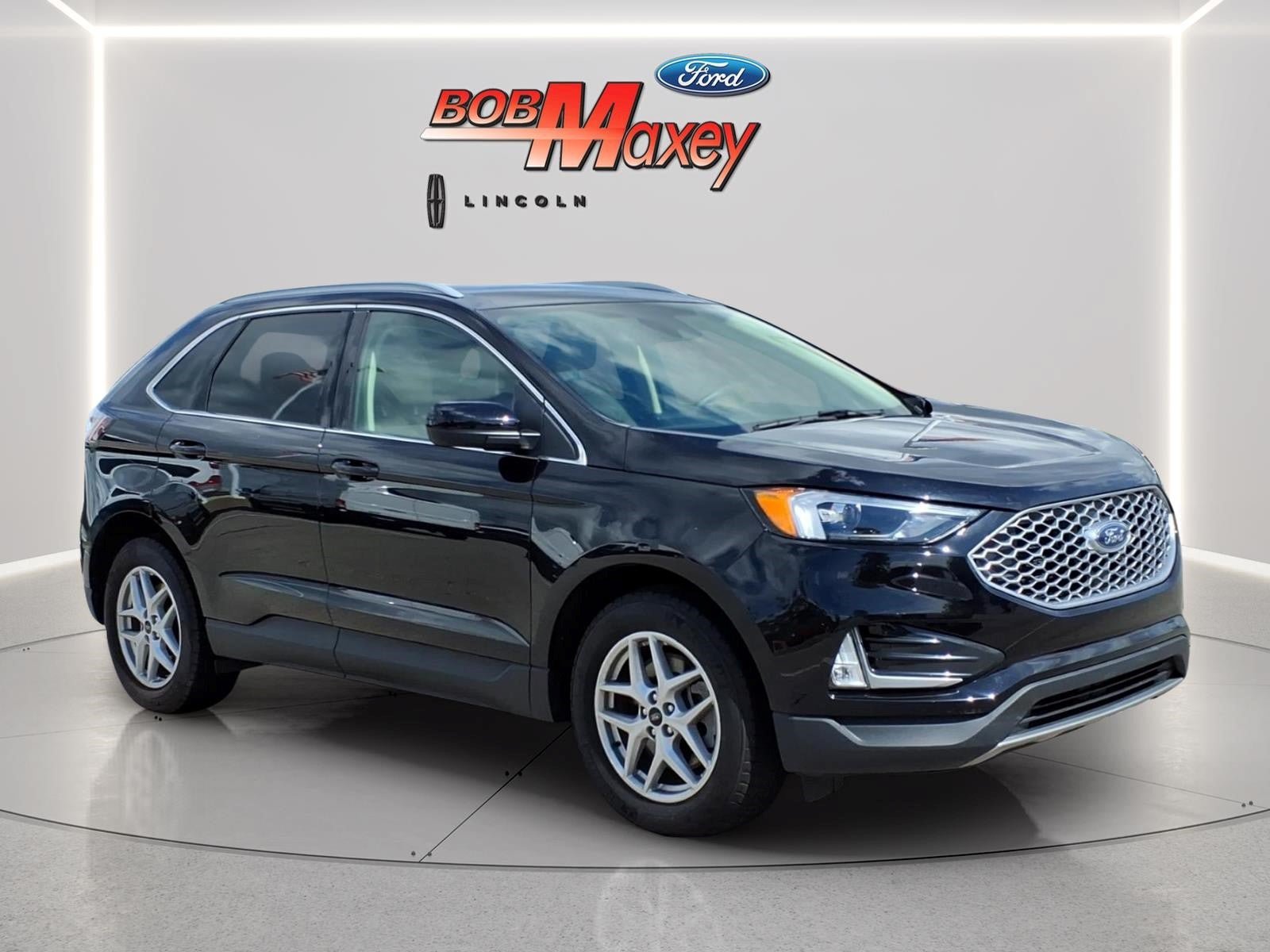 Used 2024 Ford Edge SEL w/ Convenience Package AWD/4WD image 3