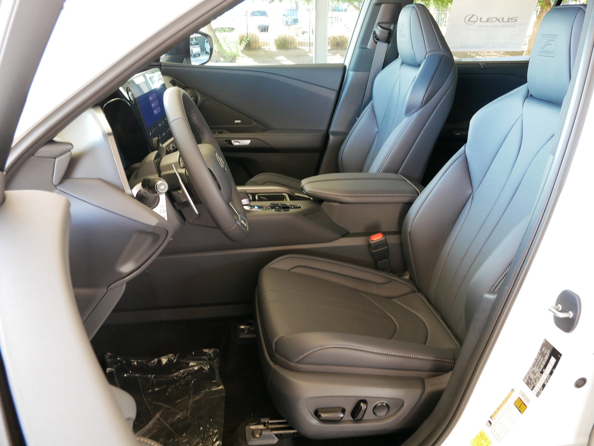 New 2026 Lexus TX 500h AWD image 2
