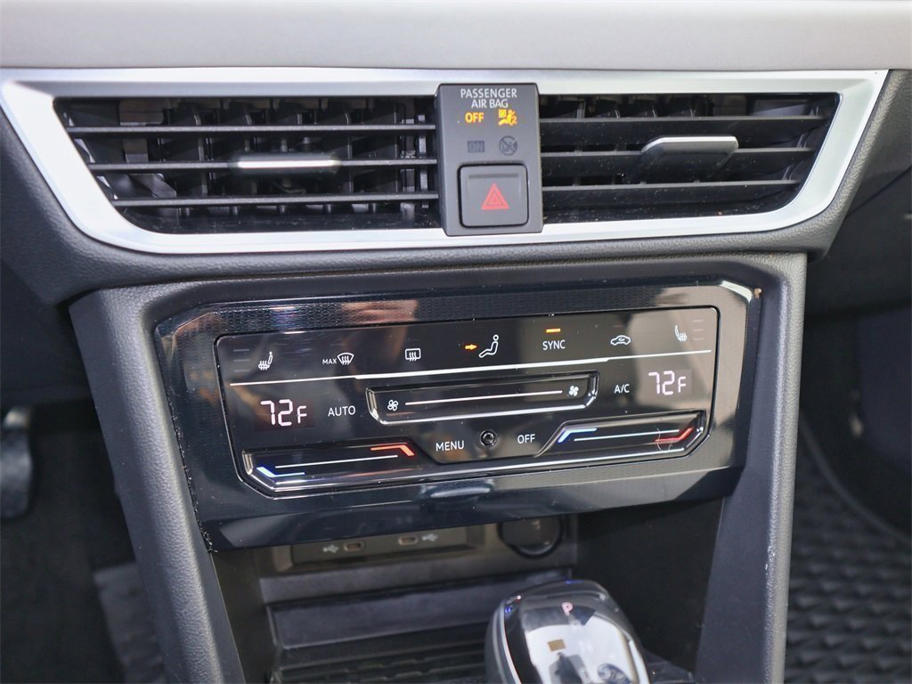Certified 2025 Volkswagen Taos SE image 19
