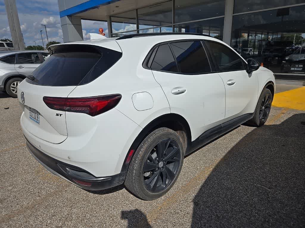 Used 2021 Buick Envision Essence w/ Sport Touring Package FWD image 3