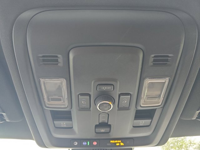 Used 2025 Chevrolet Suburban High Country image 20