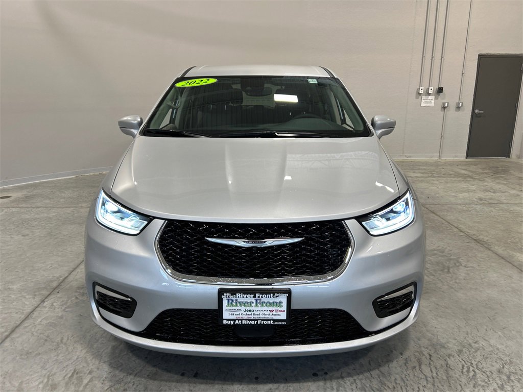 Used 2022 Chrysler Pacifica Touring-L image 3