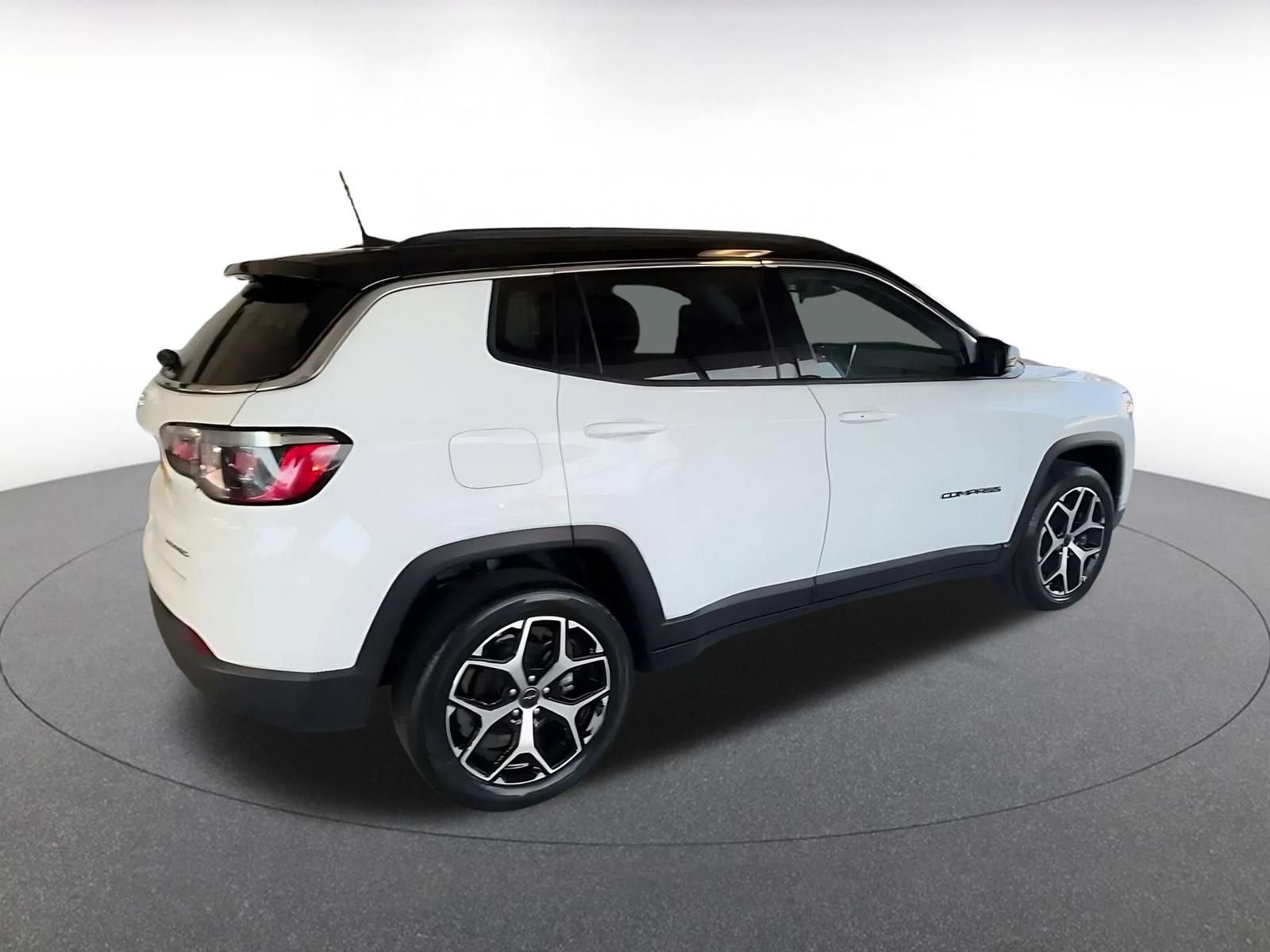 Used 2025 Jeep Compass Limited AWD/4WD image 13