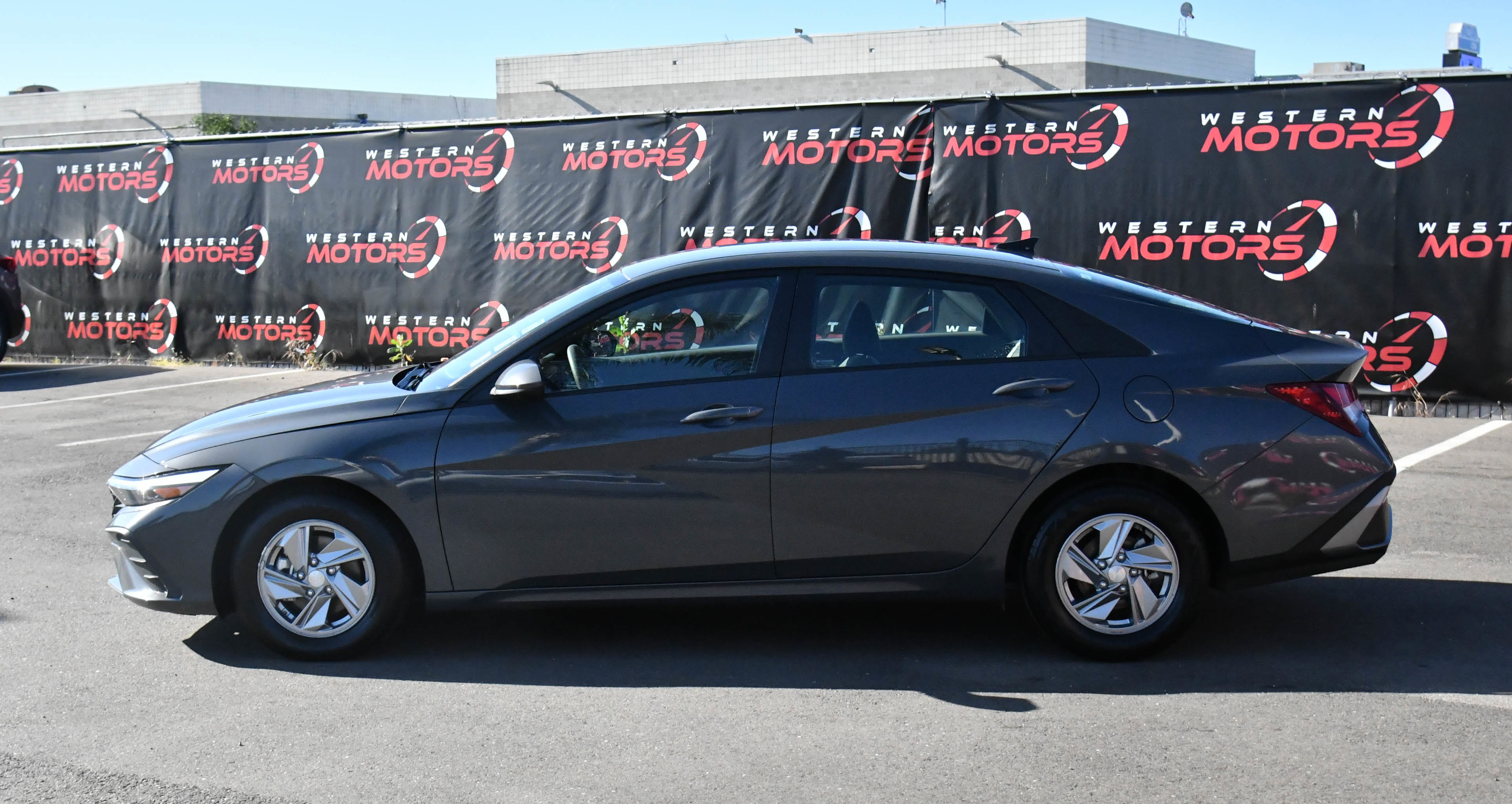 Used 2024 Hyundai Elantra SE FWD image 4