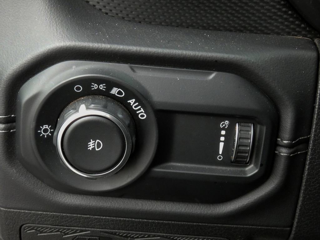 Used 2025 Jeep Wrangler Unlimited Rubicon image 22