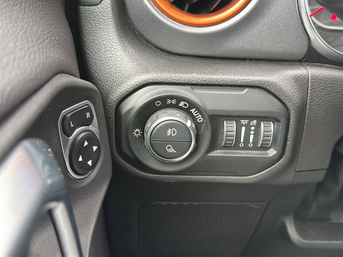Used 2022 Jeep Gladiator Mojave w/ LED Lighting Group AWD/4WD image 22
