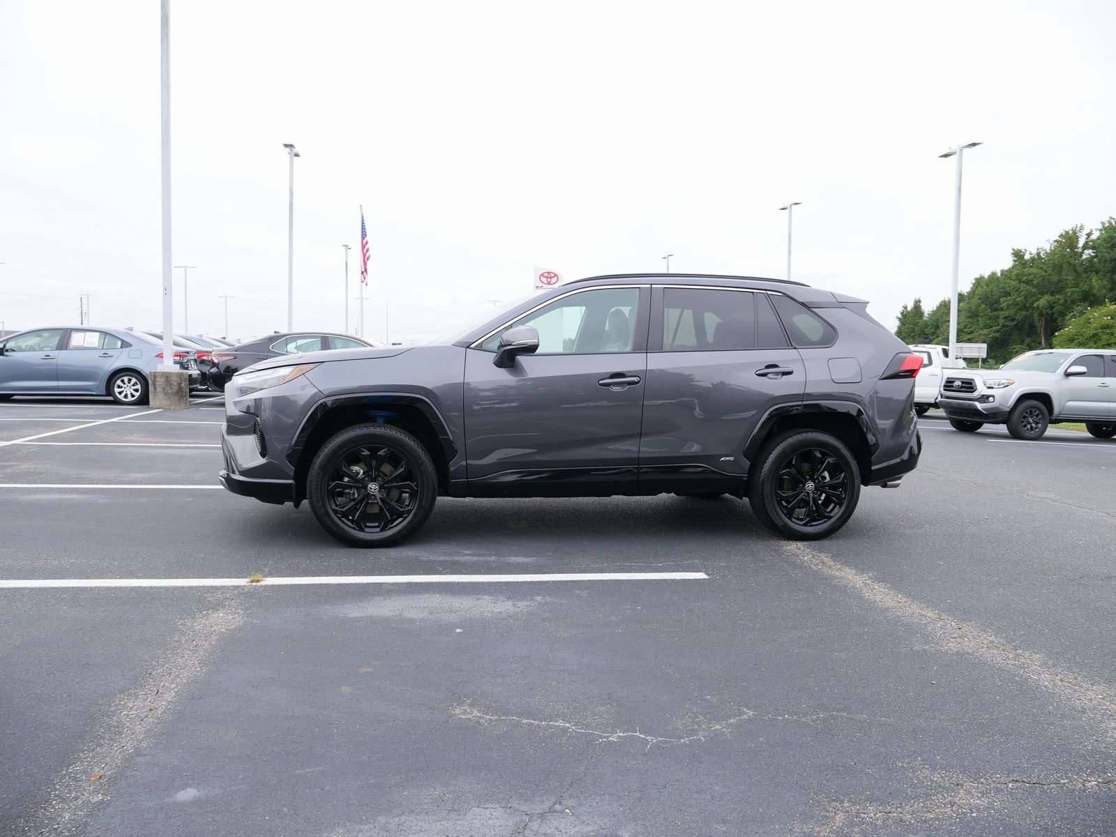 Used 2023 Toyota RAV4 SE image 7