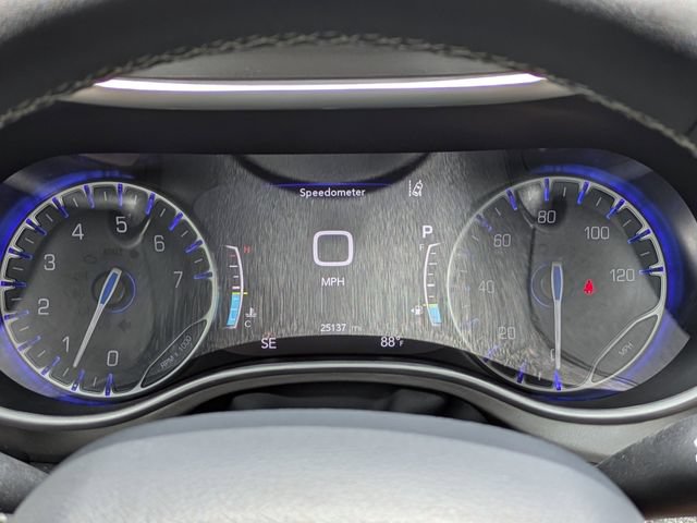 Used 2024 Chrysler Pacifica Touring-L AWD/4WD image 41