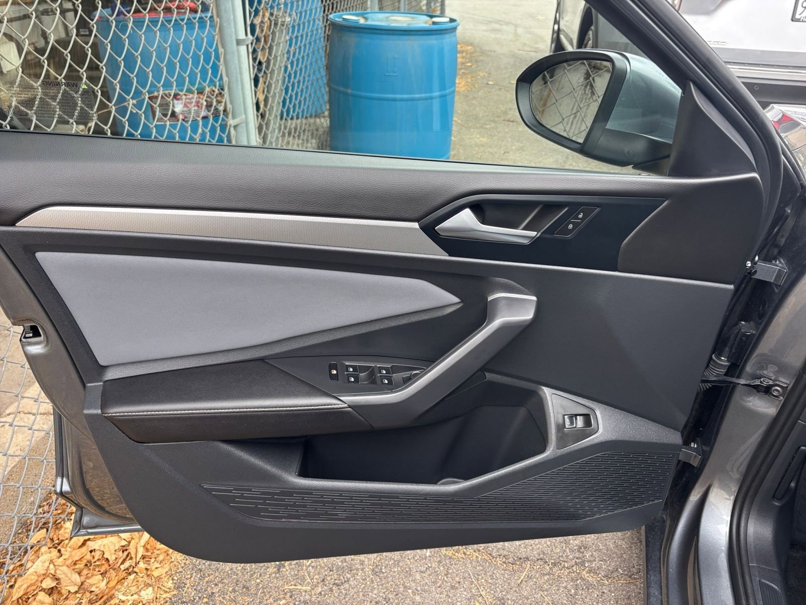 Used 2025 Volkswagen Jetta SE image 31