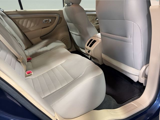 Used 2017 Ford Taurus SE image 29
