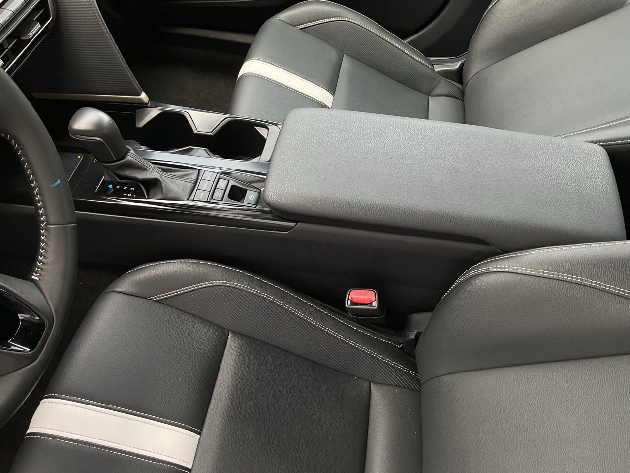 Used 2025 Toyota Camry SE image 34