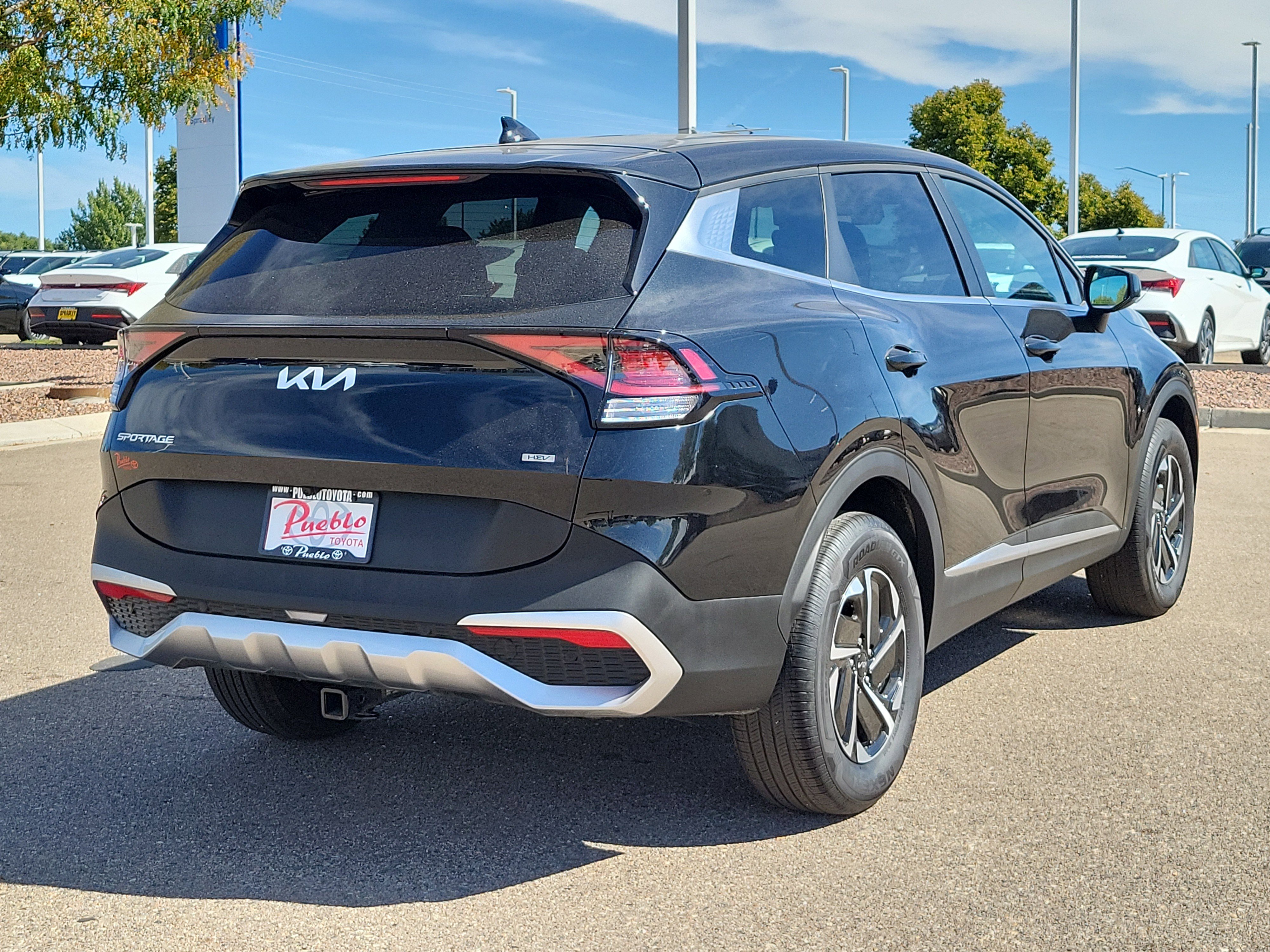 Used 2023 Kia Sportage LX image 3