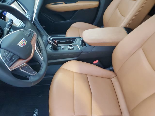 Used 2025 Cadillac XT5 Premium Luxury w/ LPO, Floor Liner Package AWD/4WD image 11
