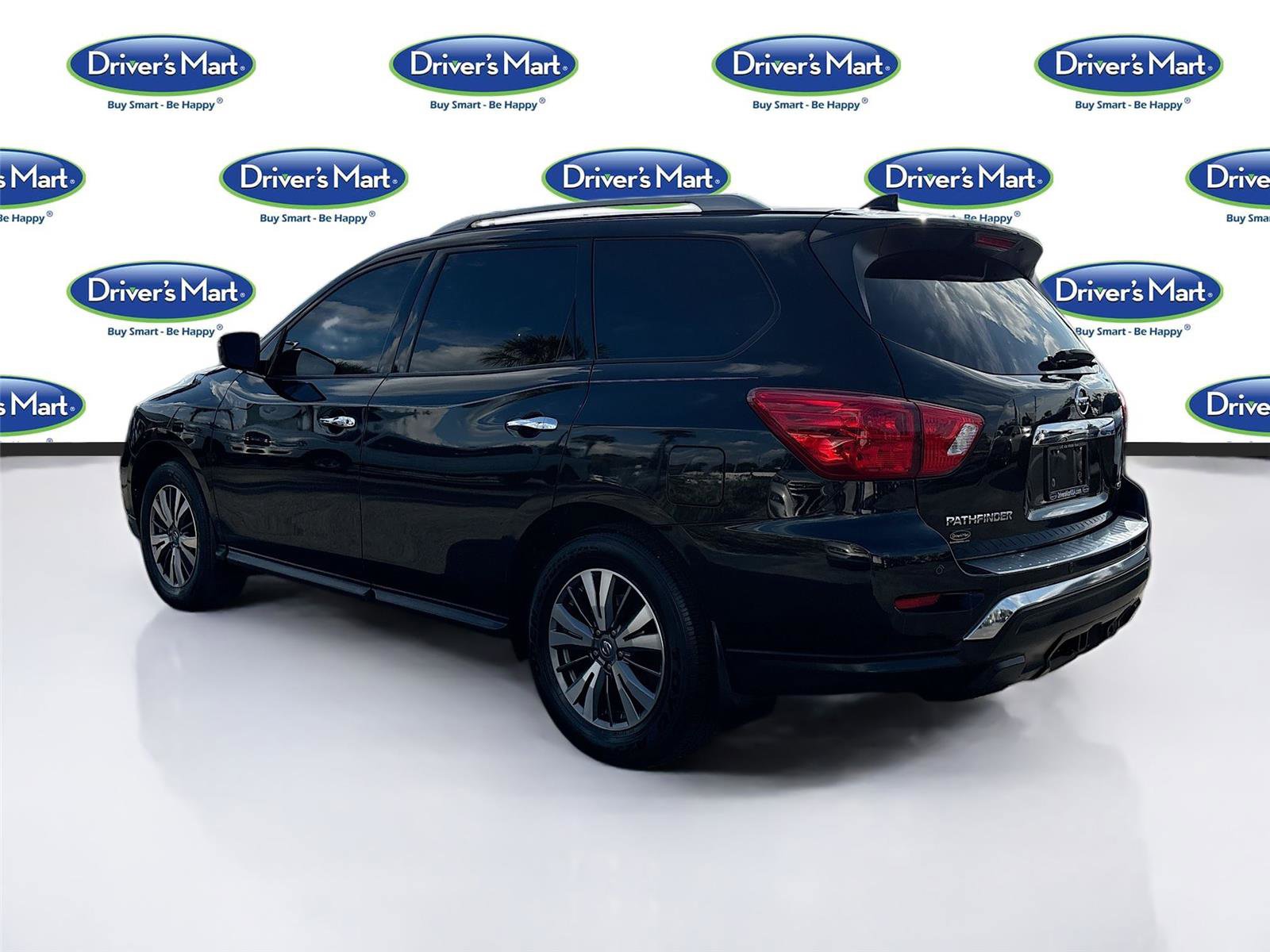 Used 2020 Nissan Pathfinder SV image 6