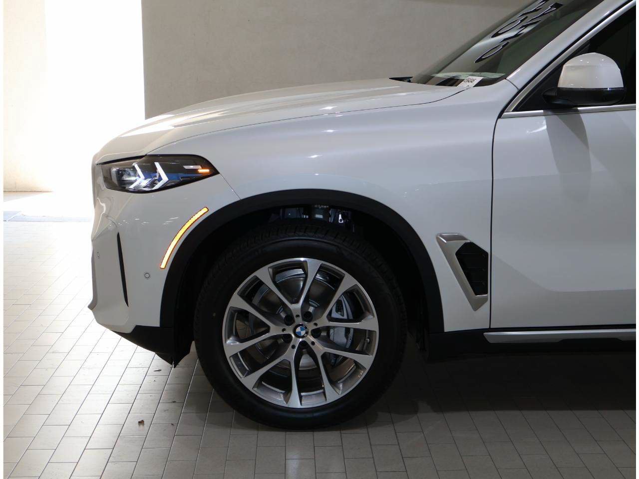 Used 2026 BMW X5 sDrive40i w/ Parking Assistance Package RWD image 4