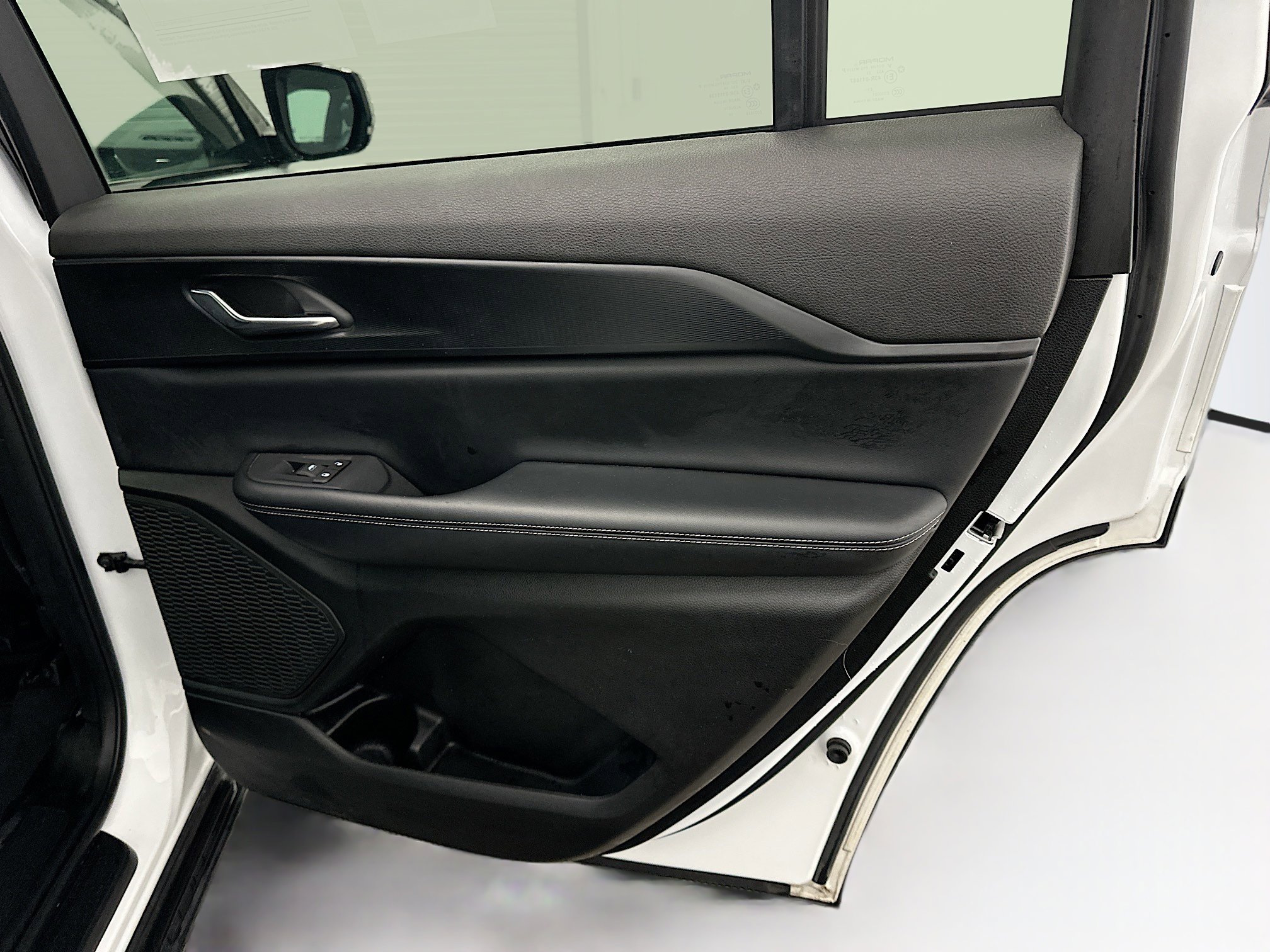 Used 2024 Jeep Grand Cherokee L Altitude image 32