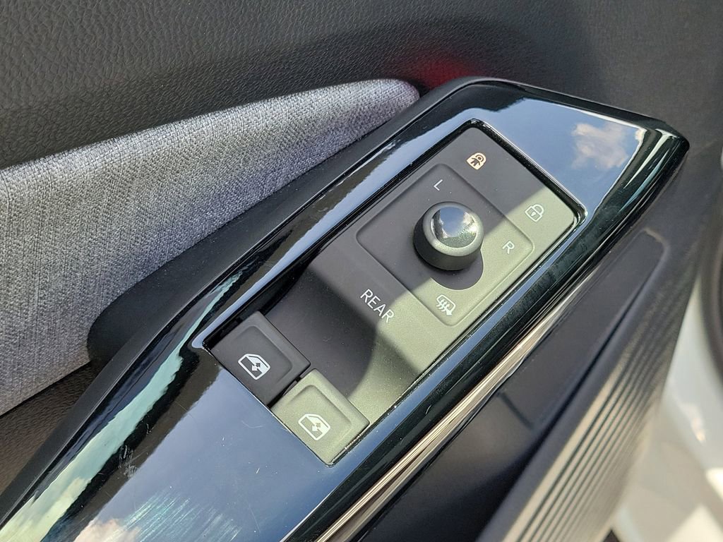 Certified 2023 Volkswagen ID.4 Pro RWD image 17