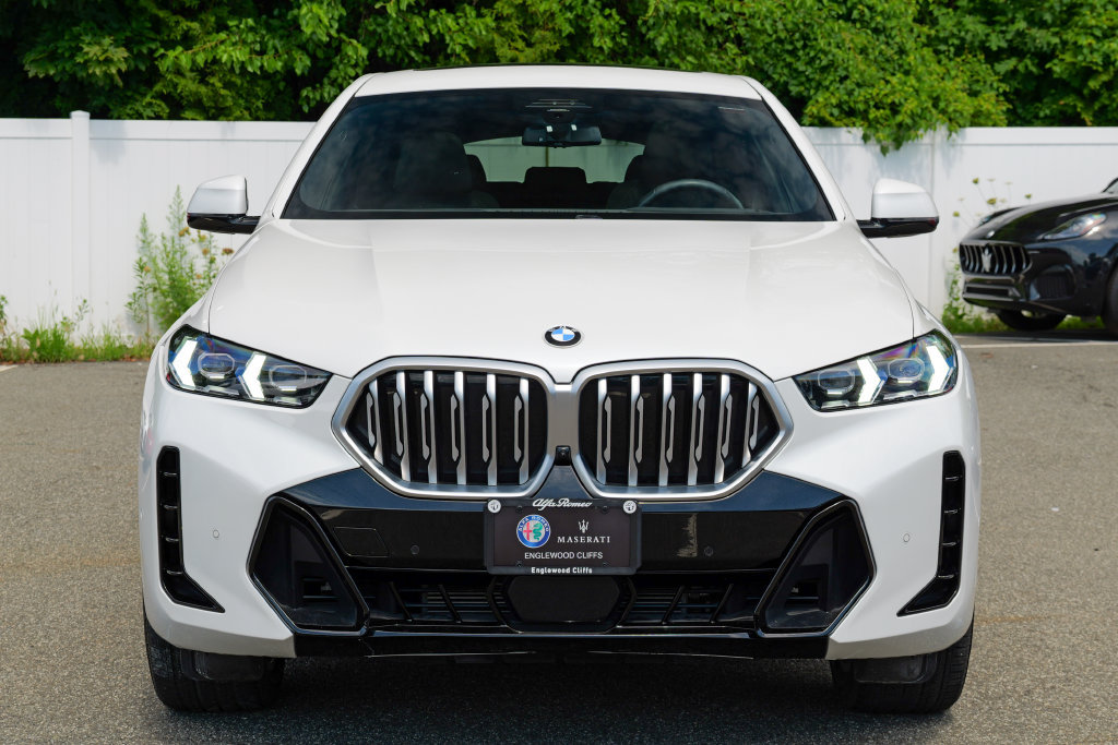 Used 2024 BMW X6 xDrive40i w/ Premium Package AWD/4WD image 2