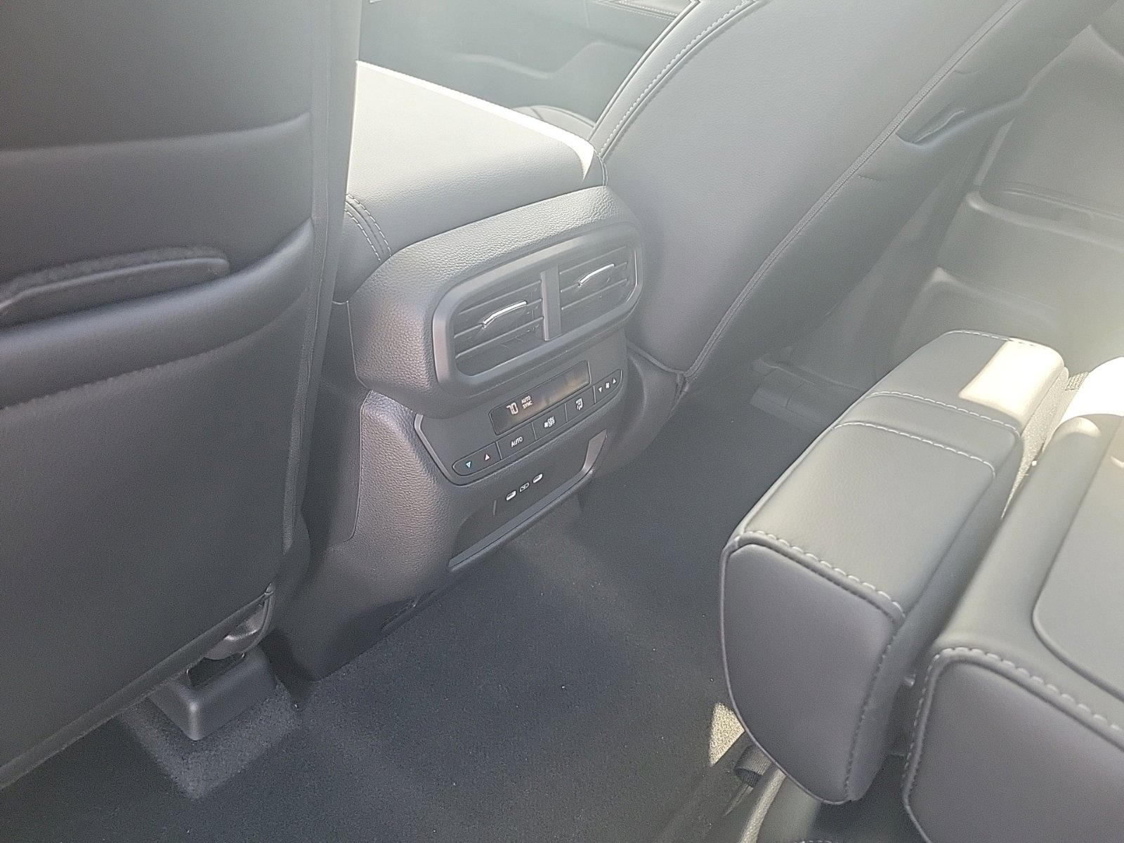 New 2025 Honda Pilot Touring image 16