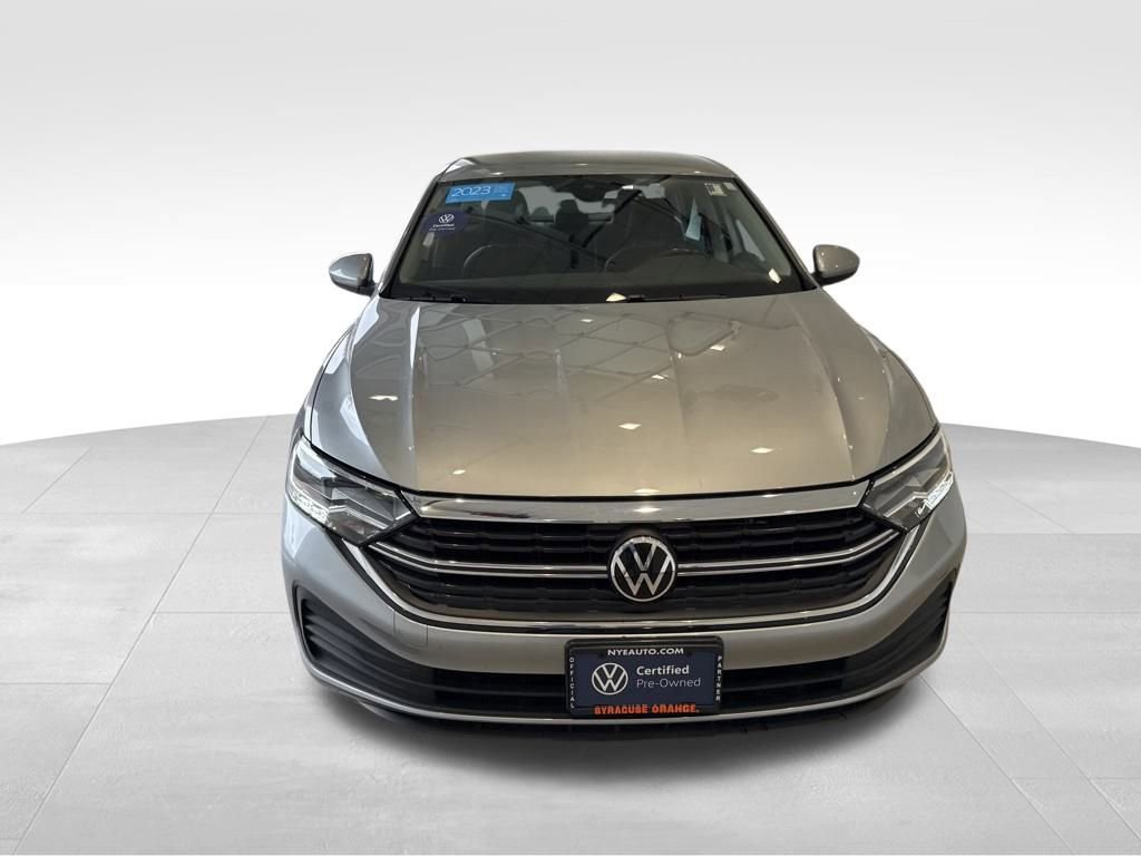 Used 2023 Volkswagen Jetta SE image 9