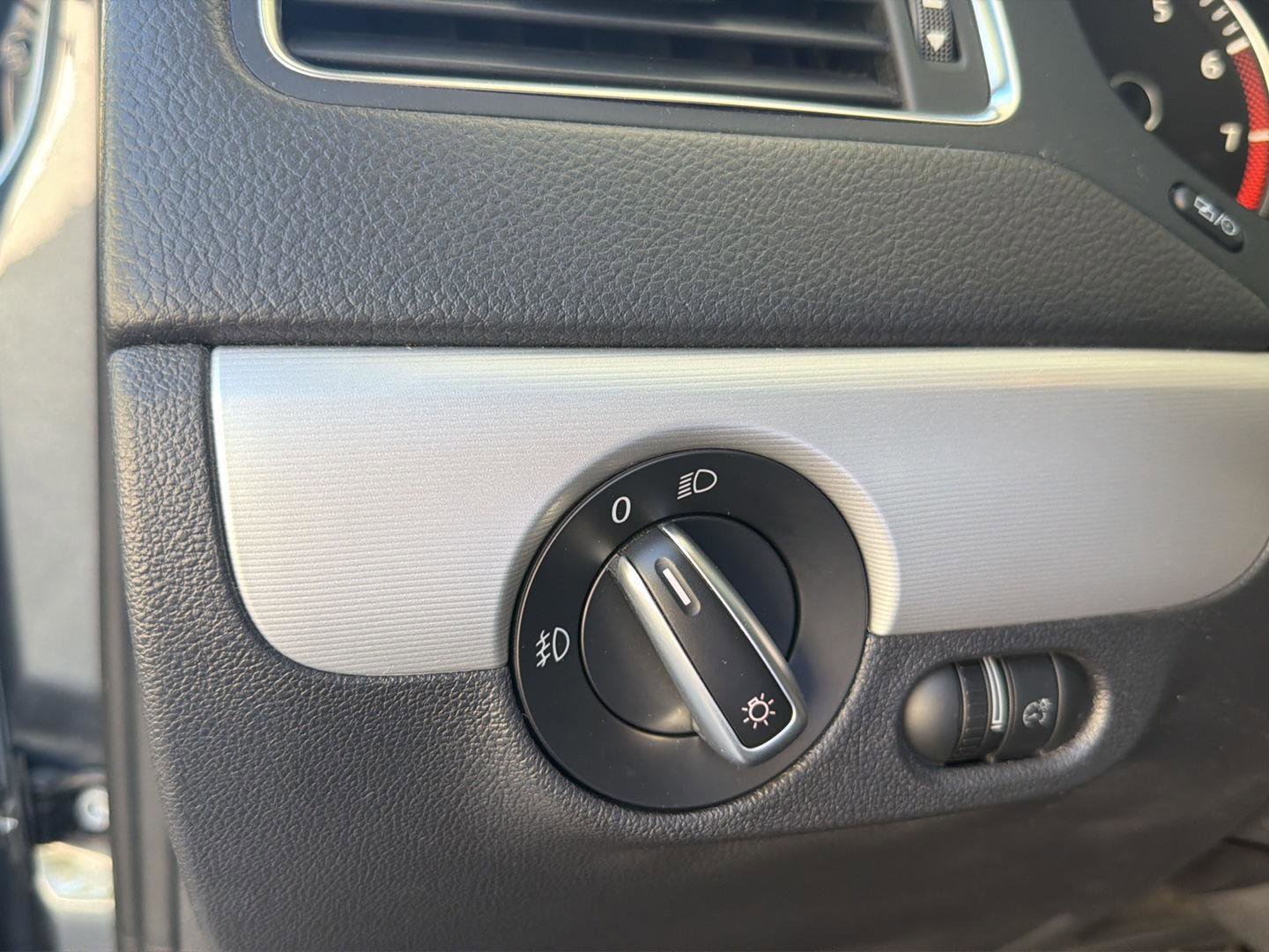 Used 2014 Volkswagen Jetta GLI Autobahn FWD image 27