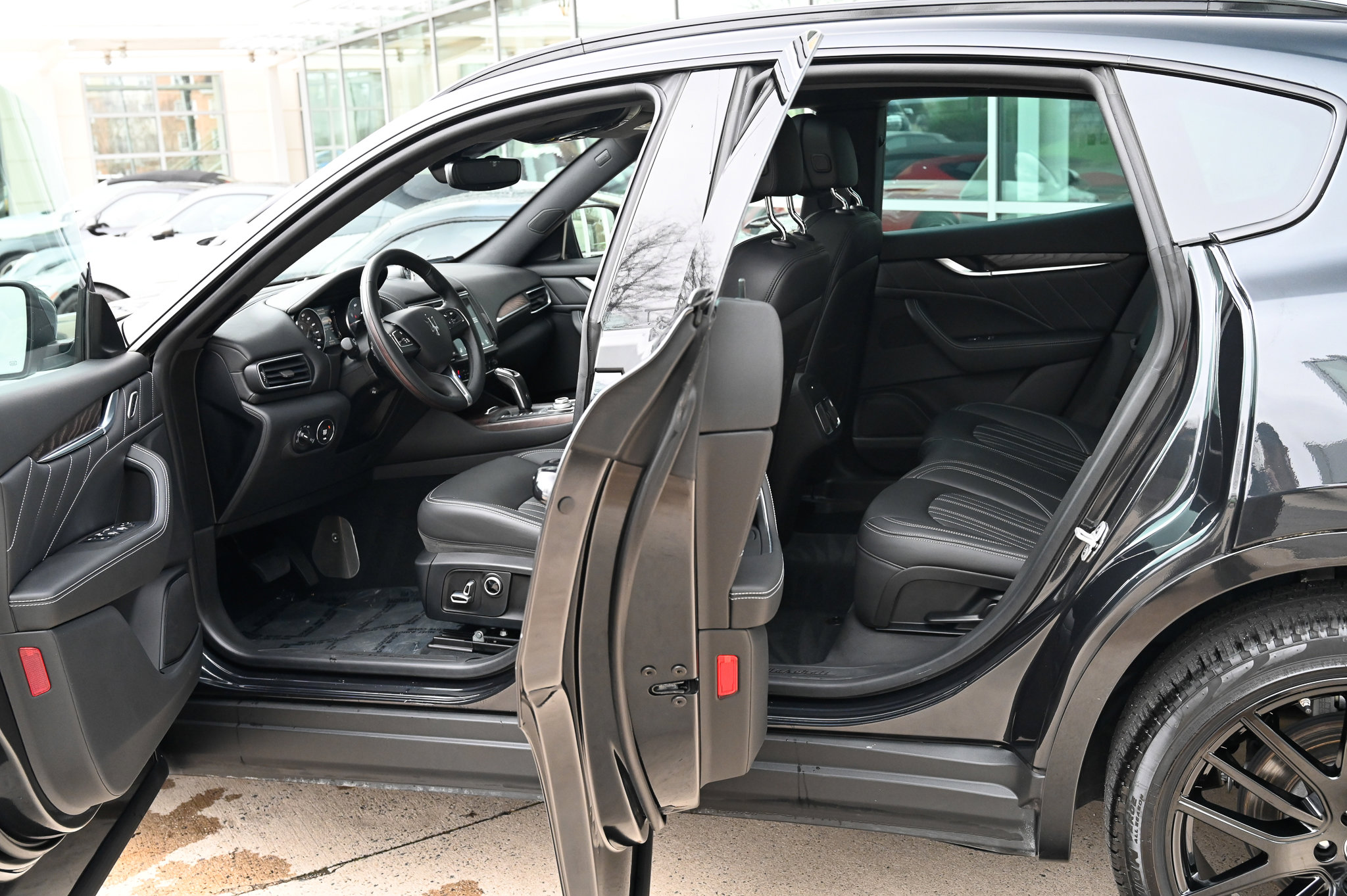 Certified 2022 Maserati Levante GT image 34