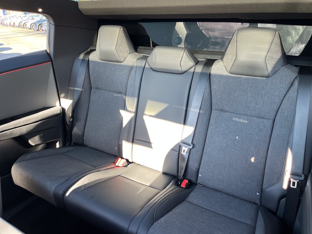 Used 2026 Tesla Cybertruck AWD Crew Cab image 39