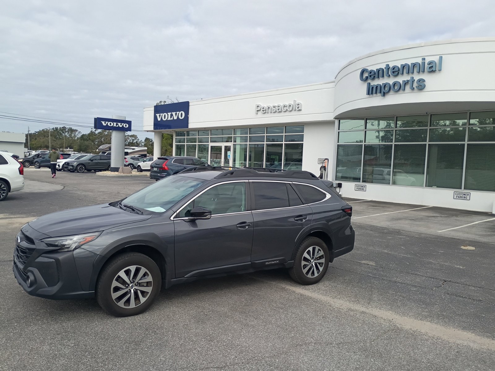 Used 2023 Subaru Outback Premium AWD/4WD image 2