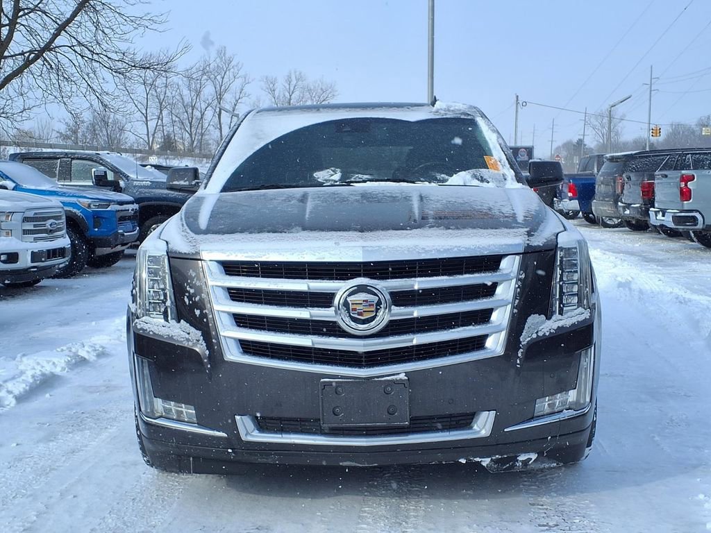 Used 2015 Cadillac Escalade Luxury image 2