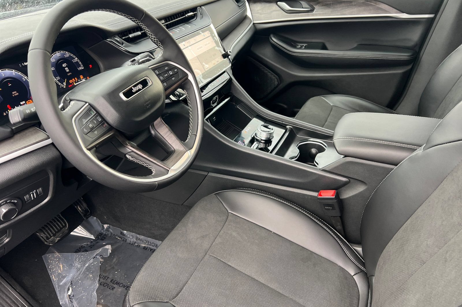 New 2026 Jeep Grand Cherokee Altitude AWD/4WD image 3
