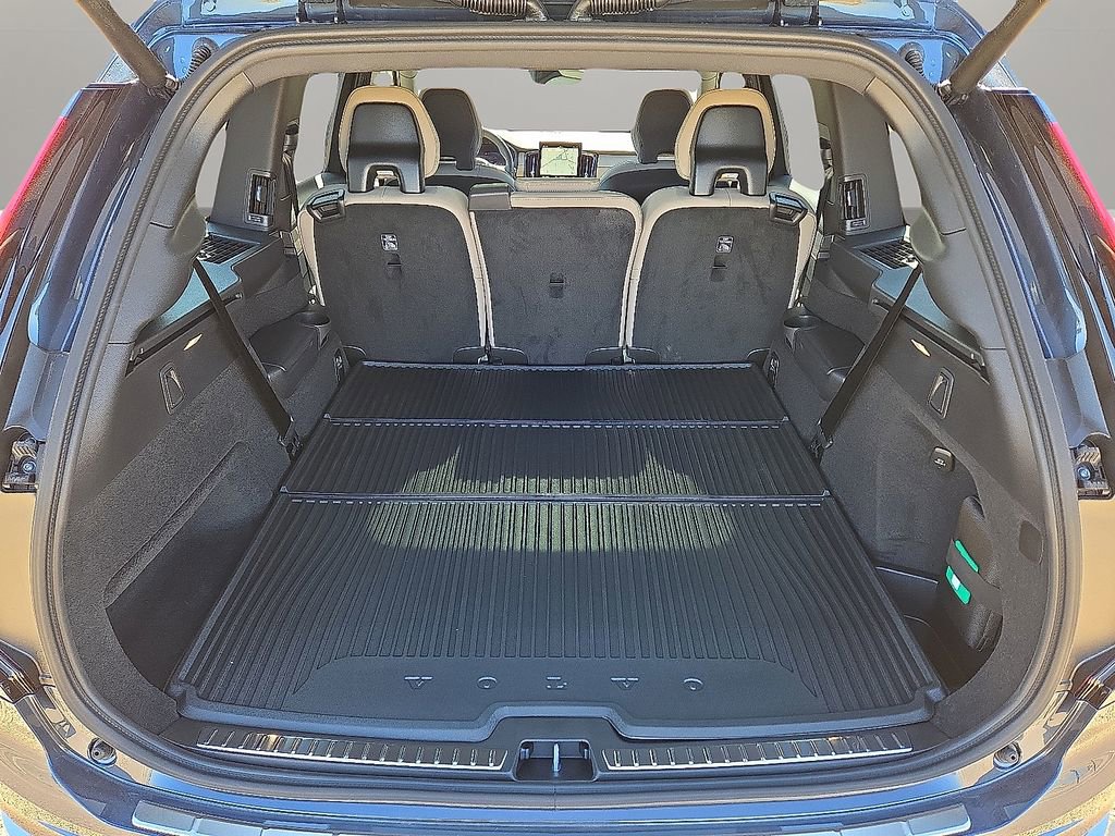 New 2026 Volvo XC90 B6 Plus w/ Protection Package Premier AWD/4WD image 13