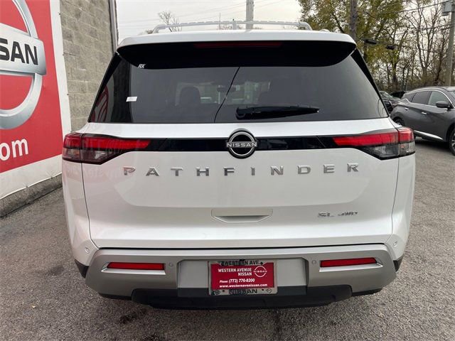 New 2025 Nissan Pathfinder SL image 6