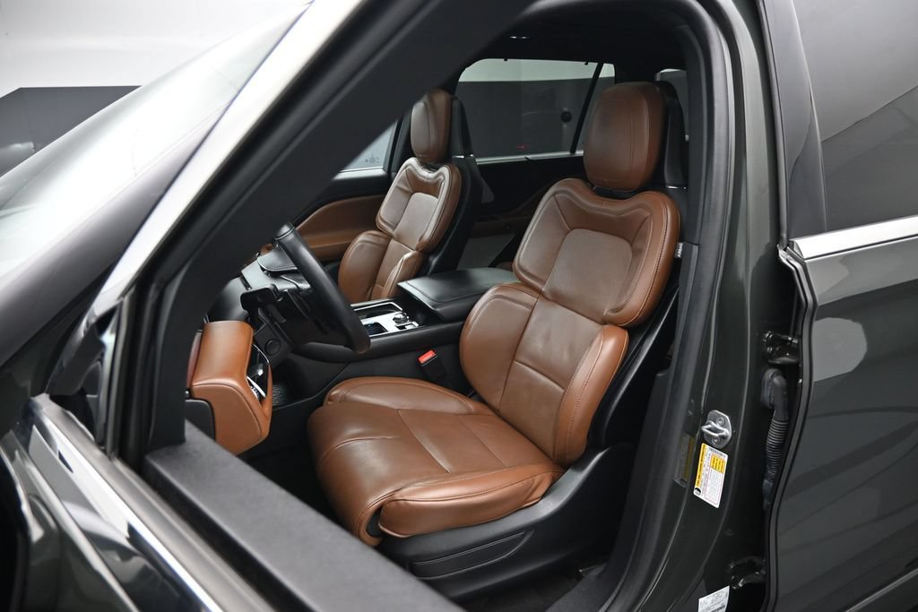 Used 2022 Lincoln Aviator Grand Touring w/ Equipment Group 301A AWD/4WD image 8