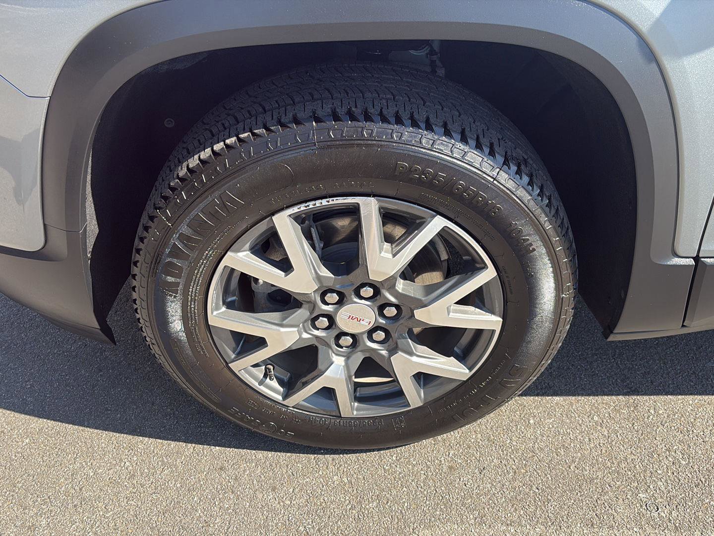 Used 2023 GMC Acadia SLE image 9