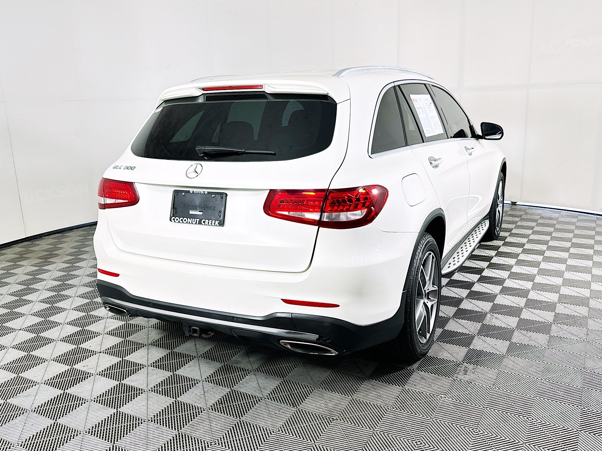 Used 2017 Mercedes-Benz GLC 300 image 3