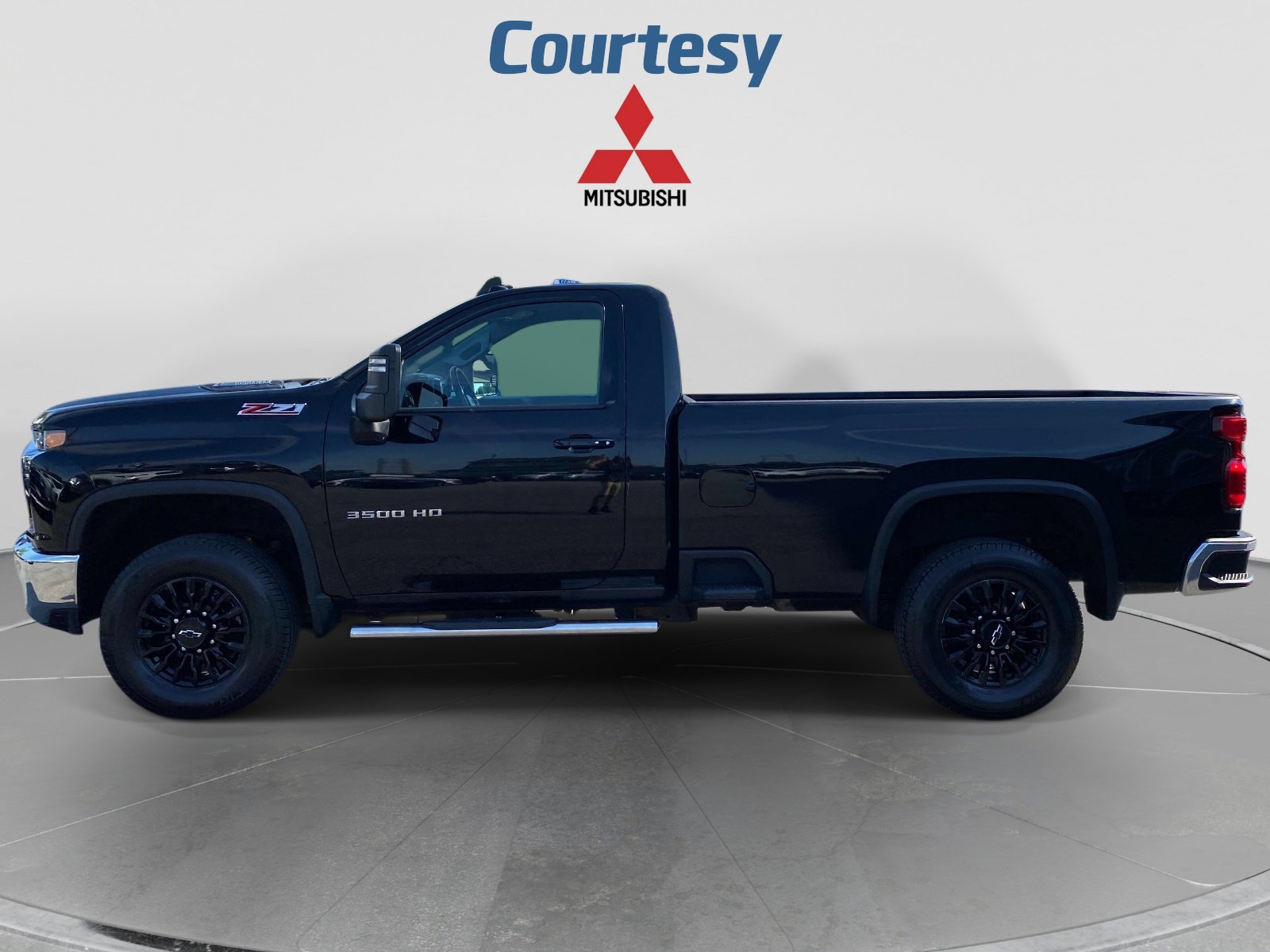 Used 2022 Chevrolet Silverado 3500 LT w/ Convenience Package AWD/4WD image 2