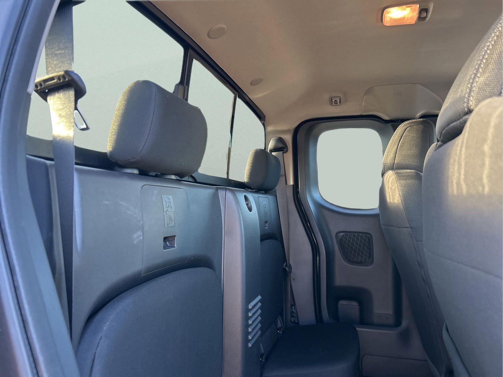 Used 2025 Nissan Frontier SV w/ SV Convenience Package image 13