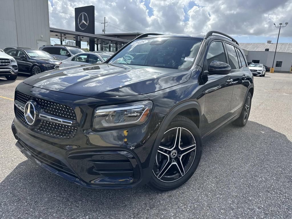 Used 2025 Mercedes-Benz GLB 250 image 3