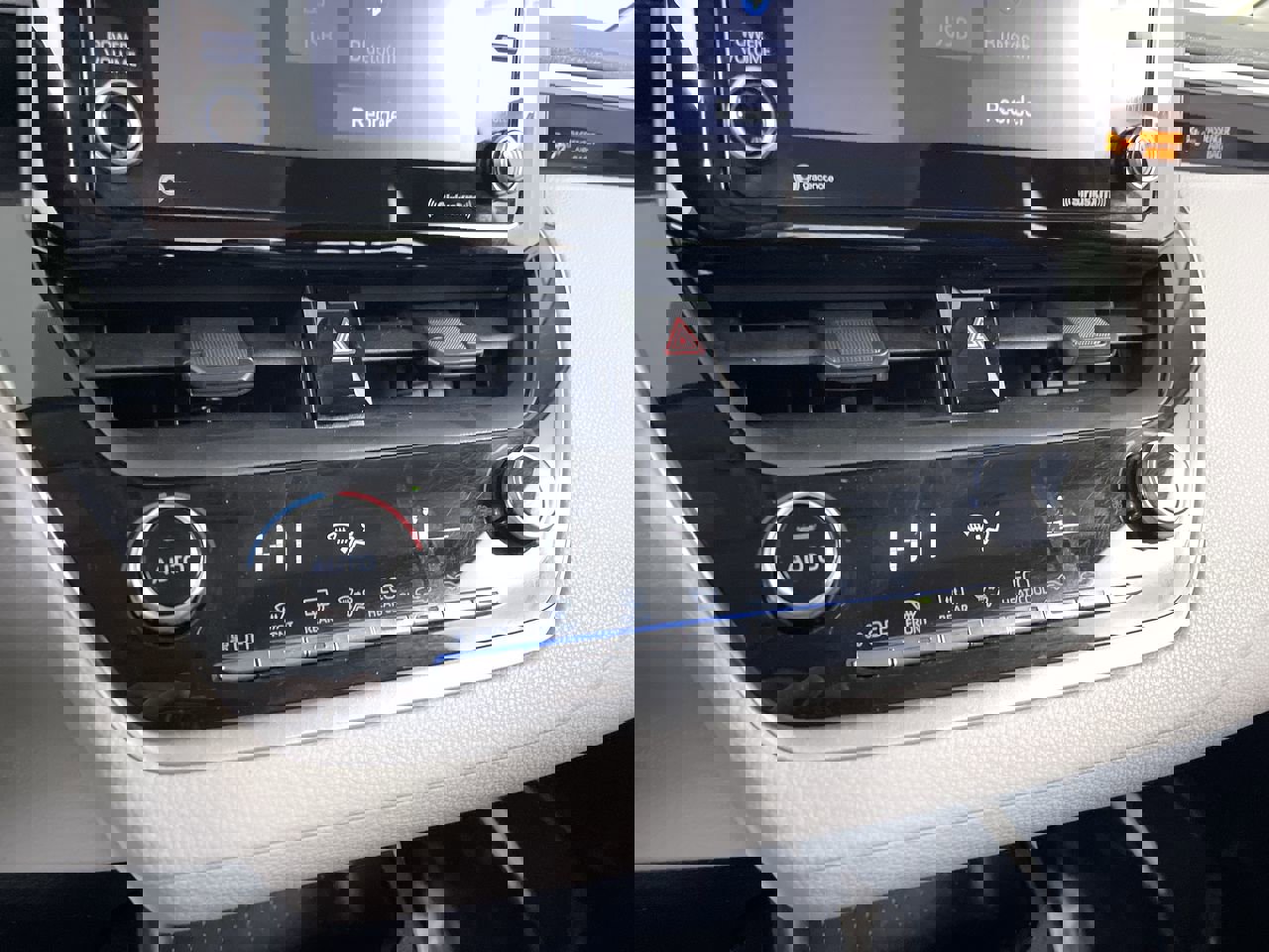 Used 2022 Toyota Corolla LE image 16