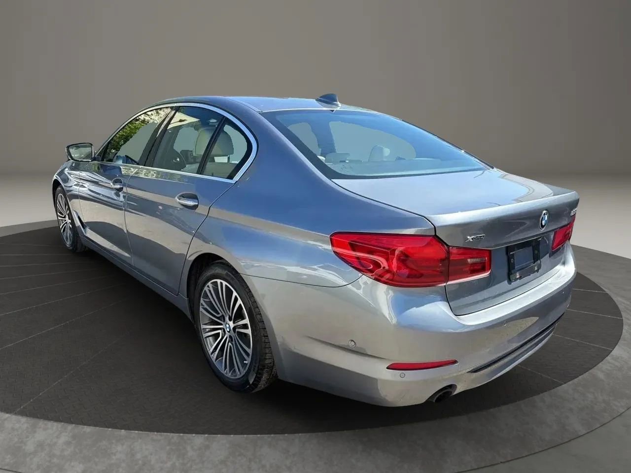 Used 2018 BMW 530i xDrive w/ Premium Package AWD/4WD image 7