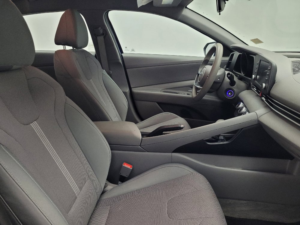 Used 2021 Hyundai Elantra SE FWD image 21