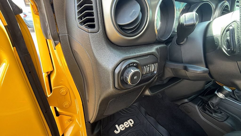 Used 2018 Jeep Wrangler Unlimited Sport AWD/4WD image 14