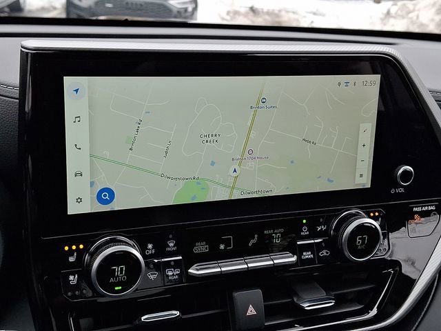 Used 2025 Toyota Highlander Platinum image 17