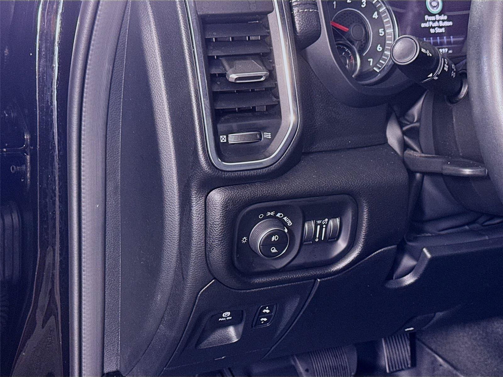 Used 2024 RAM 1500 Laramie AWD/4WD image 4