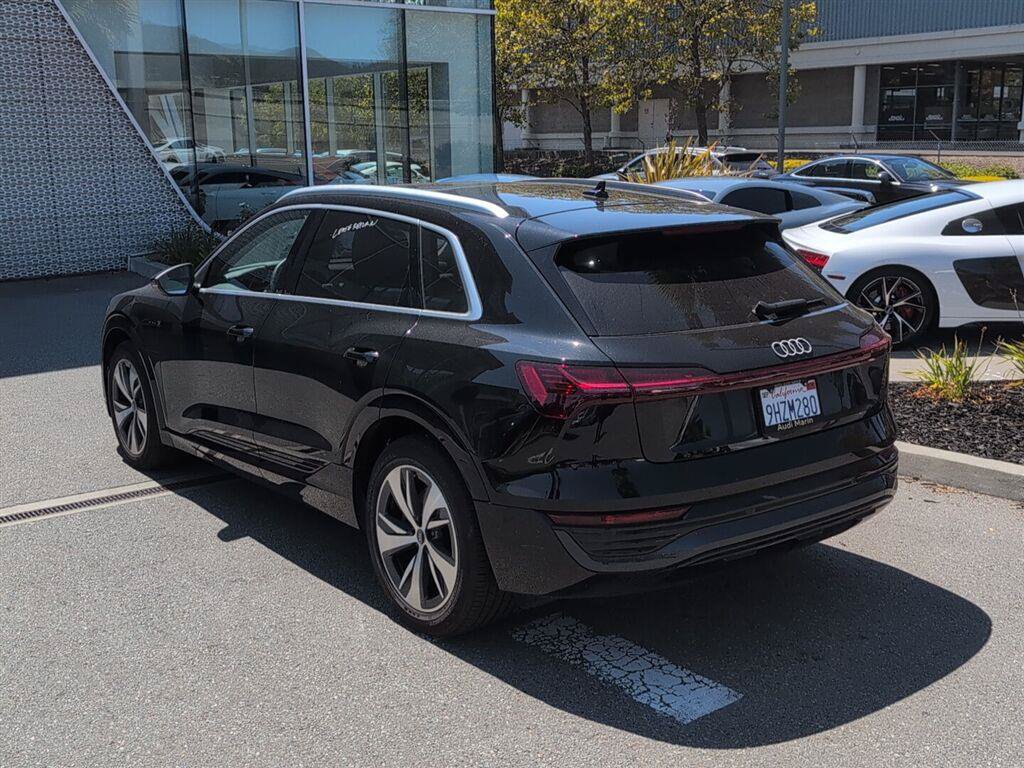 Used 2024 Audi Q8 e-tron Premium Plus w/ Premium Plus Package AWD/4WD image 8