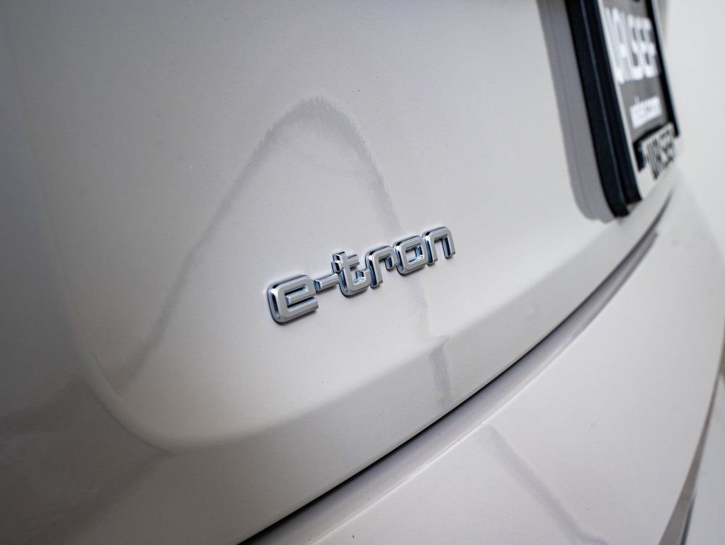 Used 2021 Audi e-tron Premium w/ Convenience Plus Package AWD/4WD image 16
